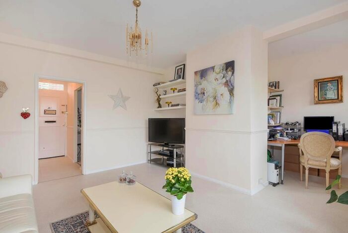 2 Bedroom Flat To Rent In Maida Vale, London, W9