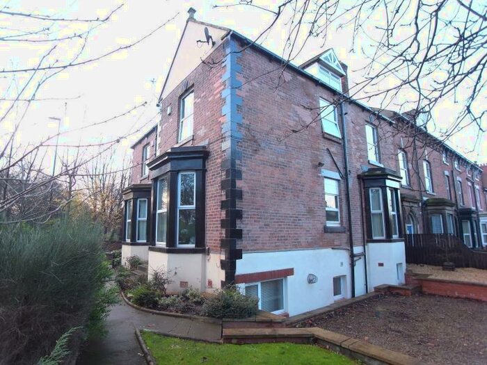 3 Bedroom Apartment To Rent In Hyde Park Road, Leeds, LS6