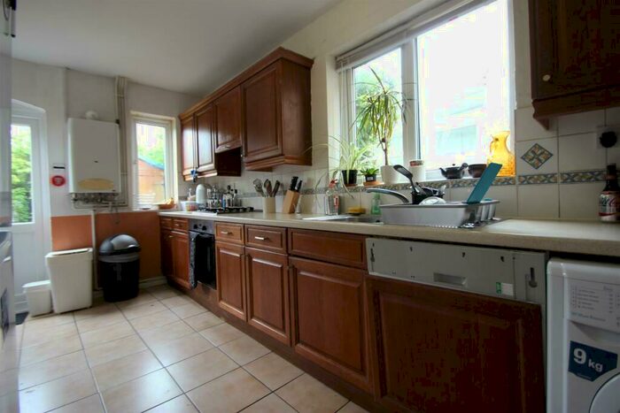 5 Bedroom House To Rent In Cowley Road, Oxford, OX4