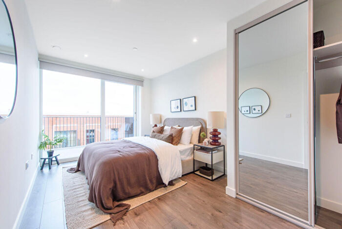 3 Bedroom Flat To Rent In The Watermint, Hendon, London, NW9