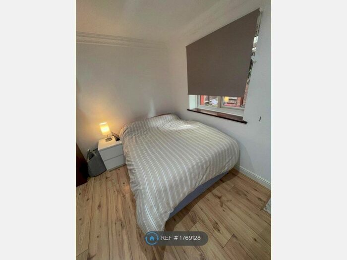 Studio To Rent In Ashley Drive, Isleworth, TW7