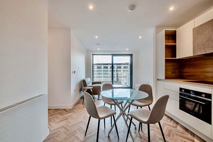 1 Bedroom Flat To Rent In River Apartments, Gillender Street, London, E3