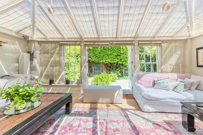 4 Bedroom Flat To Rent In Pooles Lane, Chelsea, London, SW10
