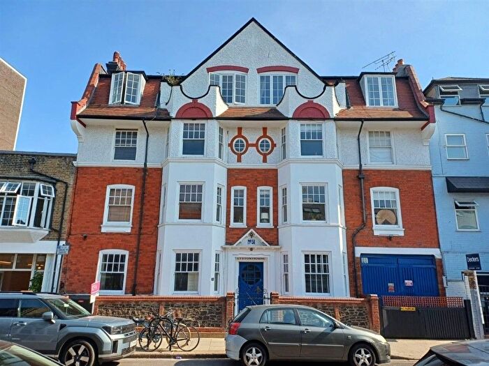 2 Bedroom Flat For Sale In Bulwer Street, London, W12