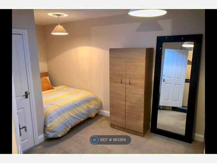 Studio To Rent In Spa Road, London, SE16