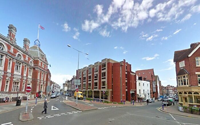 Flat To Rent In Grove Road, Eastbourne, BN21