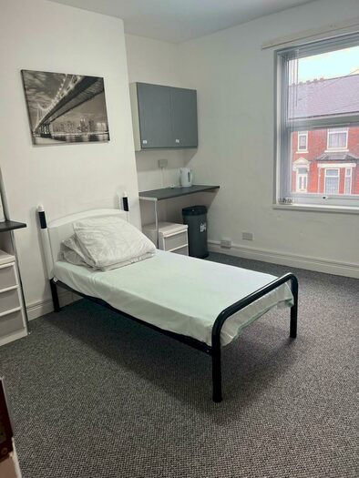 Studio To Rent In Bromford Lane, West Bromwich, B70