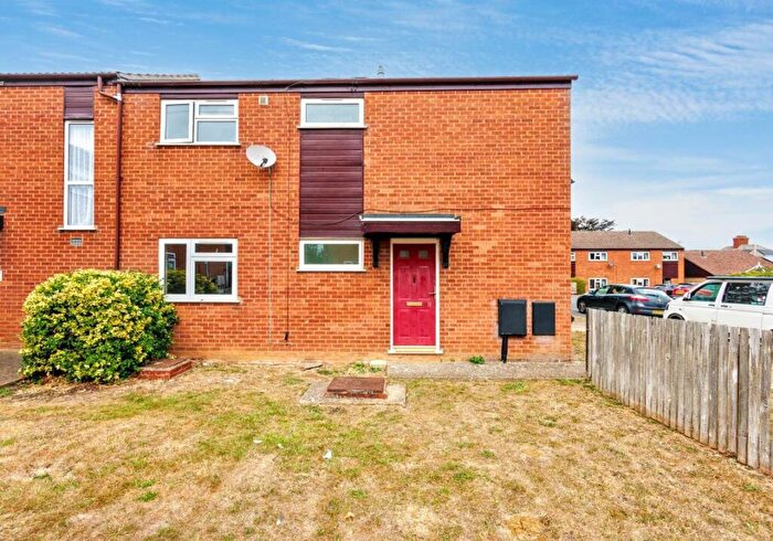 3 Bedroom Semi-Detached House For Sale In Jubilee Close, Islip, Northamptonshire, NN14