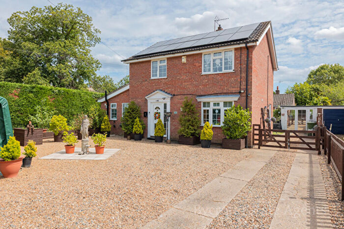 4 Bedroom Detached House For Sale In Rollesby Gardens, Rollesby, NR29