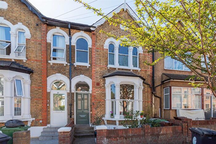 2 Bedroom Flat For Sale In Stainforth Road, Walthamstow, E17