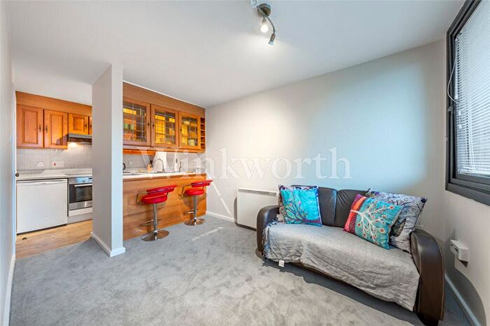 1 Bedroom Apartment To Rent In Britten Close, London, NW11