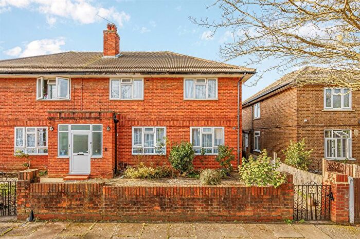 2 Bedroom Flat For Sale In Canada Road, London, W3