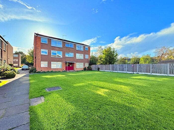 2 Bedroom Flat For Sale In St. Patricks Close, Kings Heath, Birmingham, West Midlands, B14