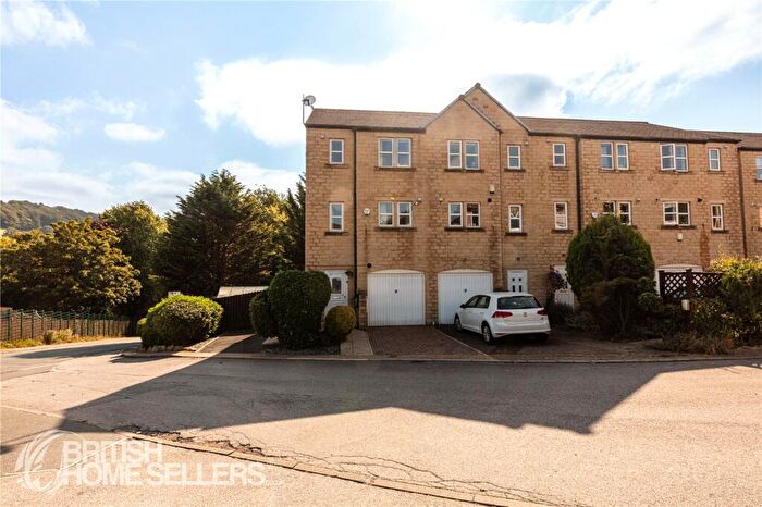 4 Bedroom Town House For Sale In Daisy Hill Close, Luddendenfoot, Halifax, West Yorkshire, HX2
