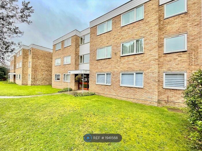 2 Bedroom Flat To Rent In Woodhaven Gardens, Ilford, IG6