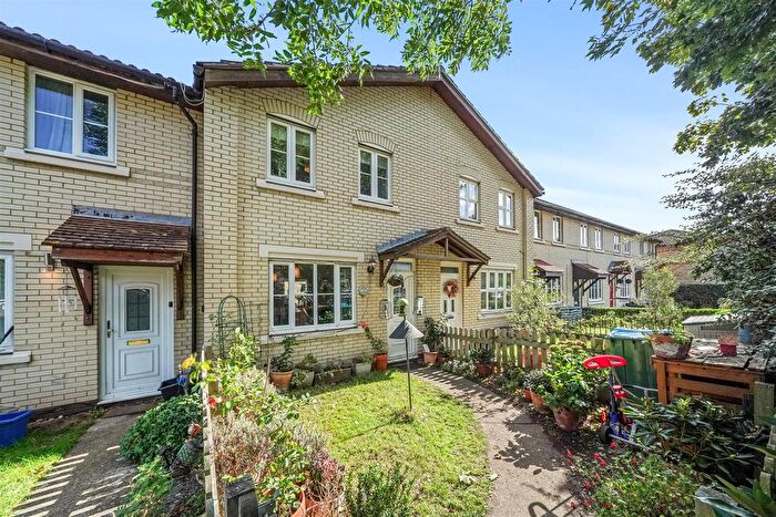 2 Bedroom Property For Sale In Sonning Gardens, Hampton, TW12