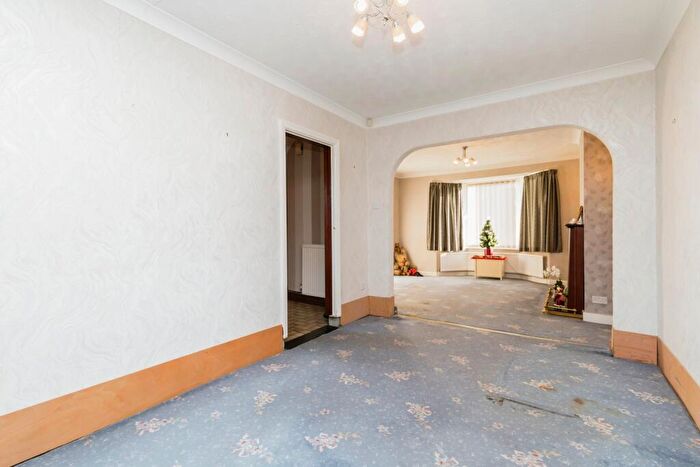 3 Bedroom Semi-Detached House For Sale In Winsor Avenue, Leyland, Lancashire, PR25