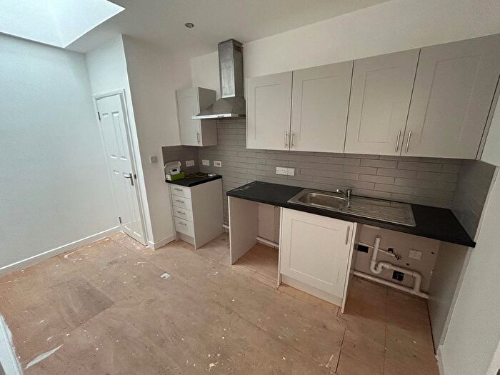 3 Bedroom Flat To Rent In Bridge Street, Swindon, SN1