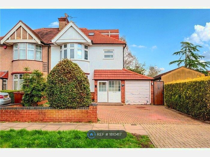 5 Bedroom Semi-Detached House To Rent In Hillview Gardens, Harrow, HA2