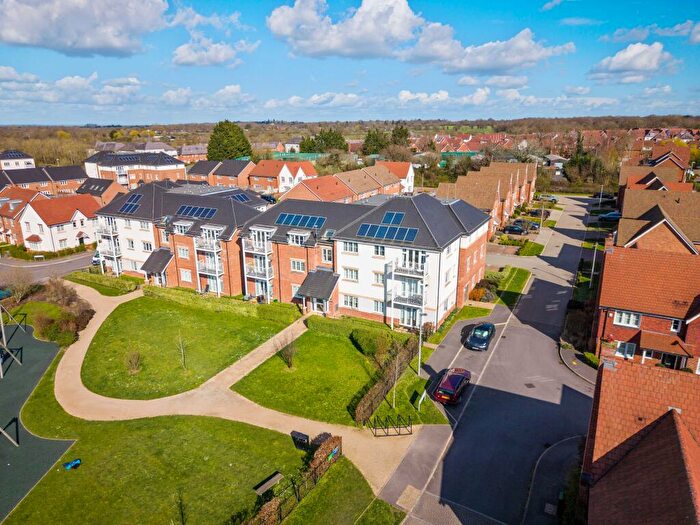 2 Bedroom Apartment For Sale In Readwin Crescent, Wokingham, RG40