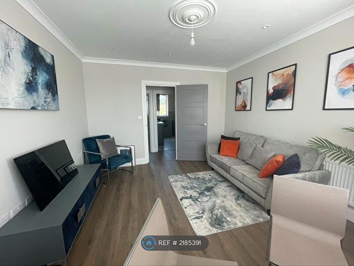 3 Bedroom Flat To Rent In Selhurst New Court, London, SE25