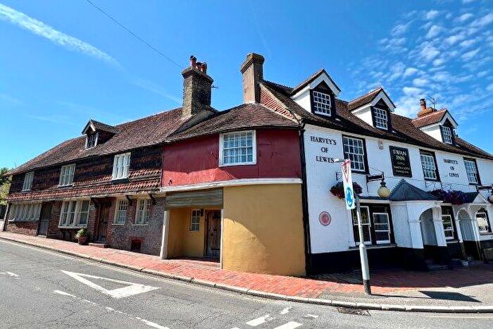 2 Bedroom Cottage To Rent In Southover High Street, Lewes, BN7