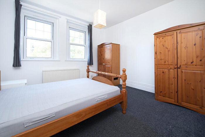 3 Bedroom Apartment To Rent In Morgan Road, Islington, London, N7