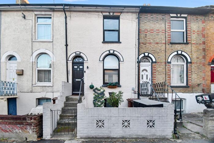 4 Bedroom Terraced House For Sale In Paget Street, Gillingham, ME7