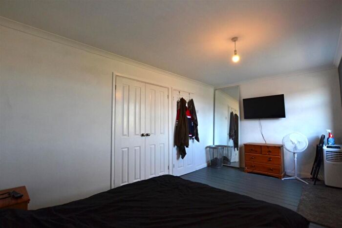 2 Bedroom Apartment For Sale In Fleet Road, Fleet, GU51