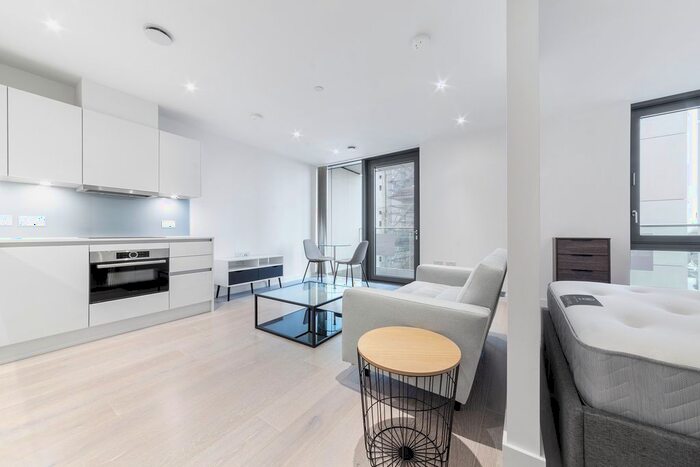 Studio To Rent In City North Place, London, N4