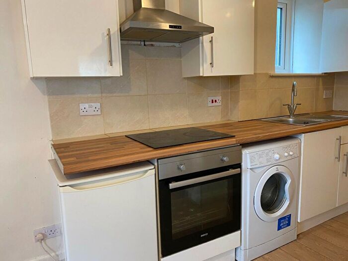 1 Bedroom Apartment To Rent In Flat In Town Centre, BH1