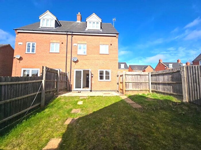 4 Bedroom Semi-Detached House To Rent In Yaffle Crescent, NN14