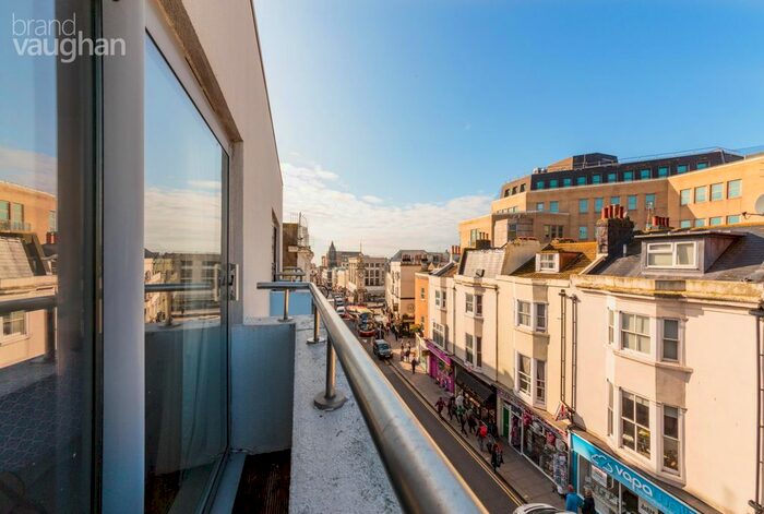 2 Bedroom Flat To Rent In Clock Tower Apartments, - Queens Road, Brighton, East Sussex, BN1