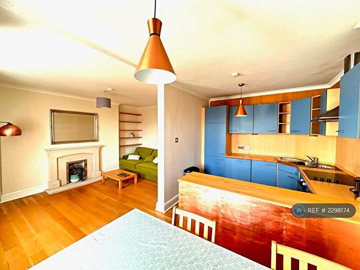 2 Bedroom Maisonette To Rent In First Avenue, Hove, BN3