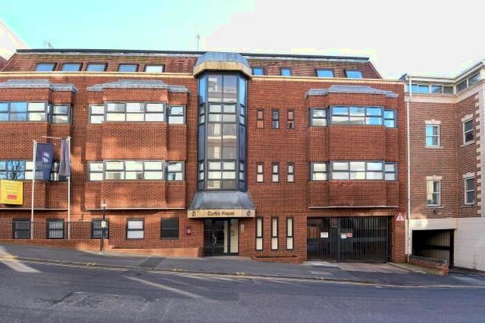 1 Bedroom Flat To Rent In High Wycombe, Buckinghamshire, HP13