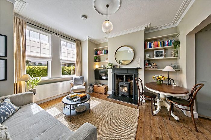 1 Bedroom Flat For Sale In Chilton Road, Kew, Surrey, TW9