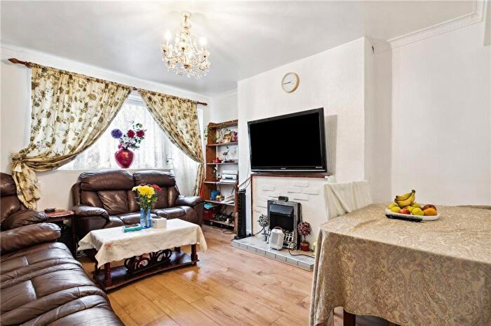 3 Bedroom Maisonette For Sale In Cumberland Market, Camden, NW1