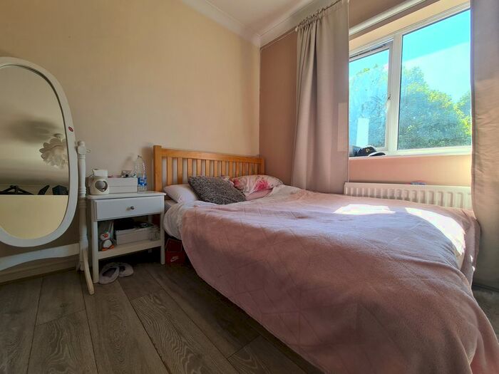 2 Bedroom Flat To Rent In Forty Avenue, Wembley, HA9