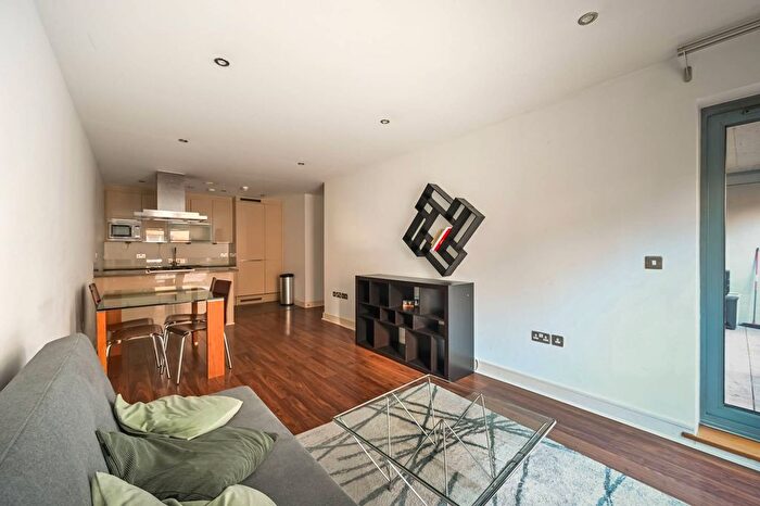 2 Bedroom Flat To Rent In Plumbers Row, Aldgate, London, E1