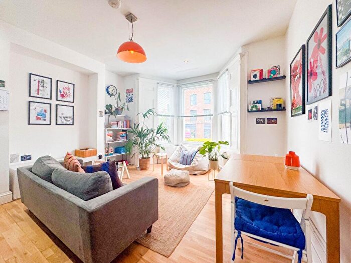 1 Bedroom Flat To Rent In Mayes Road, London, N22