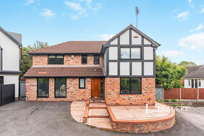 4 Bedroom House To Rent In Hazelhurst Fold, Worsley, M28