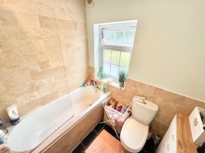 2 Bedroom House To Rent In Honiton Road, Romford, RM7