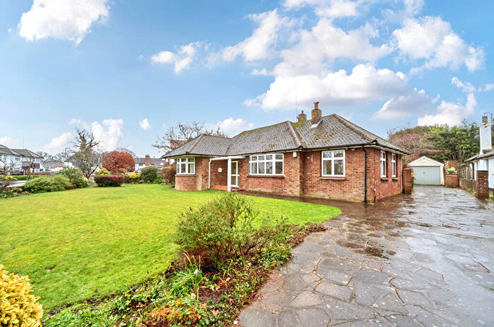3 Bedroom Bungalow For Sale In Barnard Close, Chislehurst, Kent, BR7