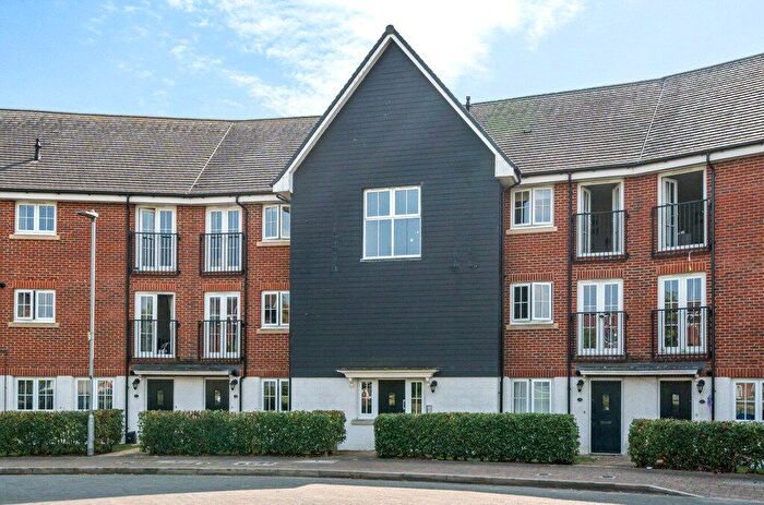 2 Bedroom Apartment For Sale In Fulmar Crescent, Bracknell, Berkshire, RG12