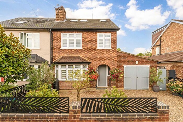 4 Bedroom Property For Sale In South Road, Hampton, TW12