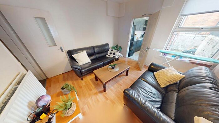 3 Bedroom Semi-Detached House To Rent In St Pauls Avenue, Nottingham, NG7