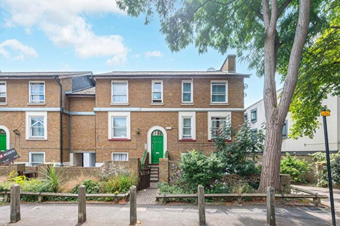 2 Bedroom Flat For Sale In Somerset Gardens, Lewisham, London, SE13