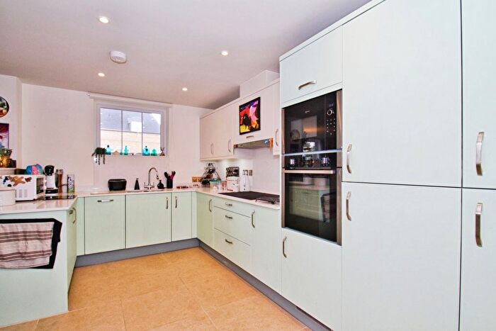 2 Bedroom Flat For Sale In Canon Woods Close, Sherborne, Dorset, DT9