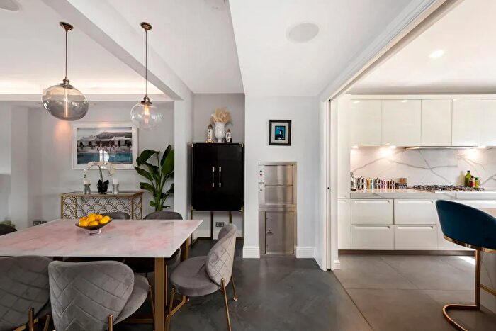 4 Bedroom Flat To Rent In Queens Gate, London, SW7