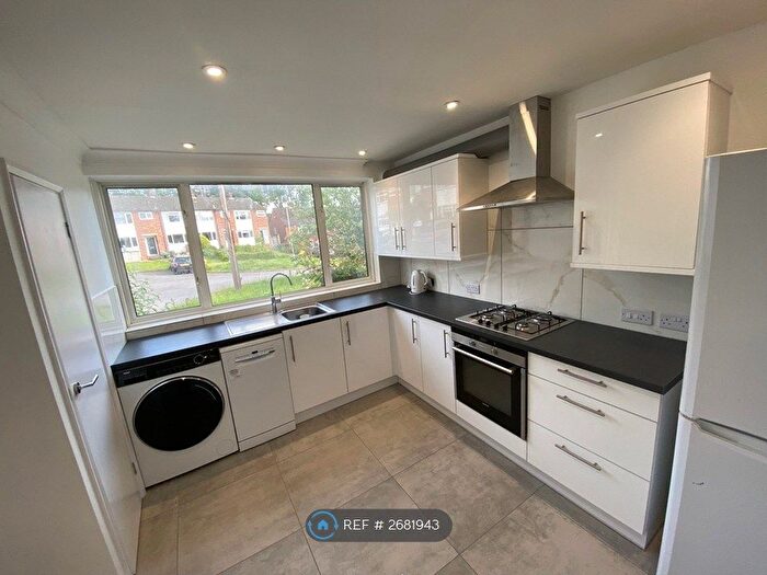 3 Bedroom End Of Terrace House To Rent In Tanhouse Lane, Wokingham, RG41